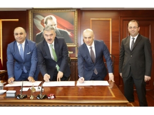 Petkim’in 8. Okulu Bayraklı’ya