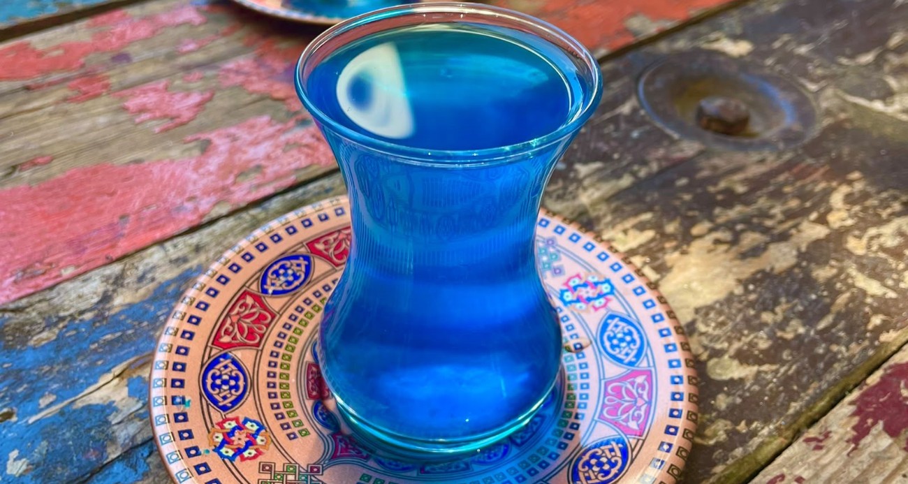 dogu-turkistan-bayragindan-esinlenilen-turanyum-cayi-ankara-da-satisa-cikti
