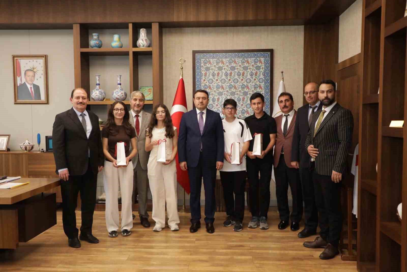 vali-musa-isin-lgs-turkiye-birincilerini-agirladi