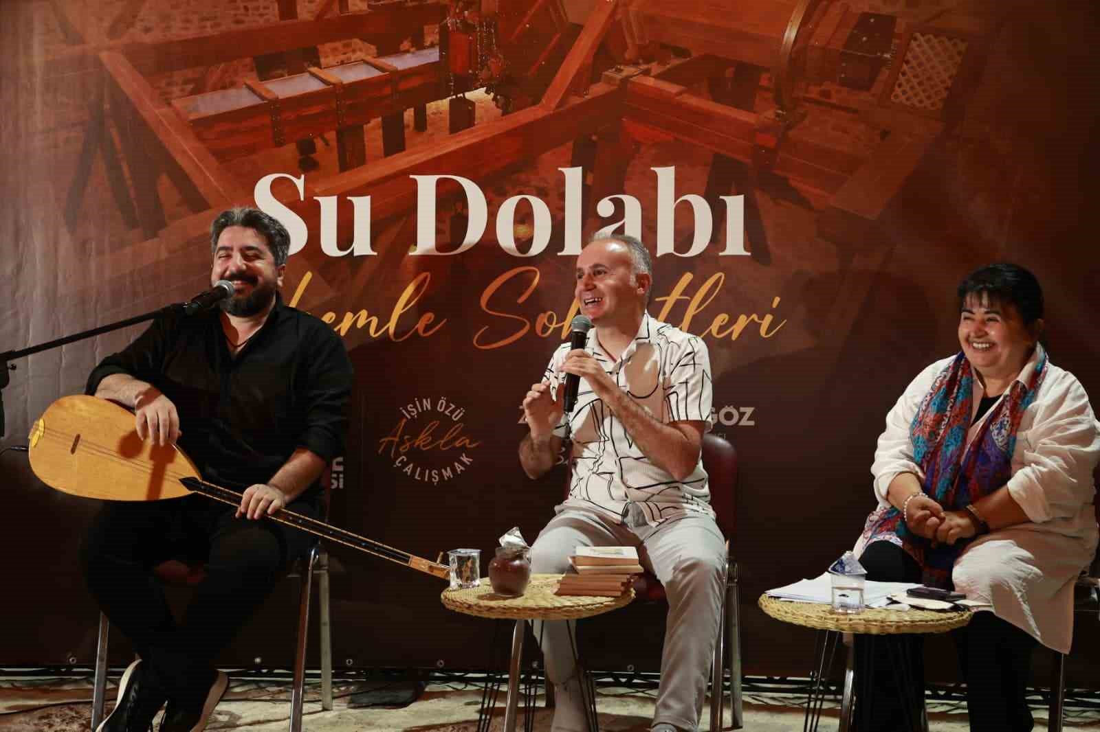 tarihi-su-dolabi-nda-neset-ertas-turkuleri-seslendirildi