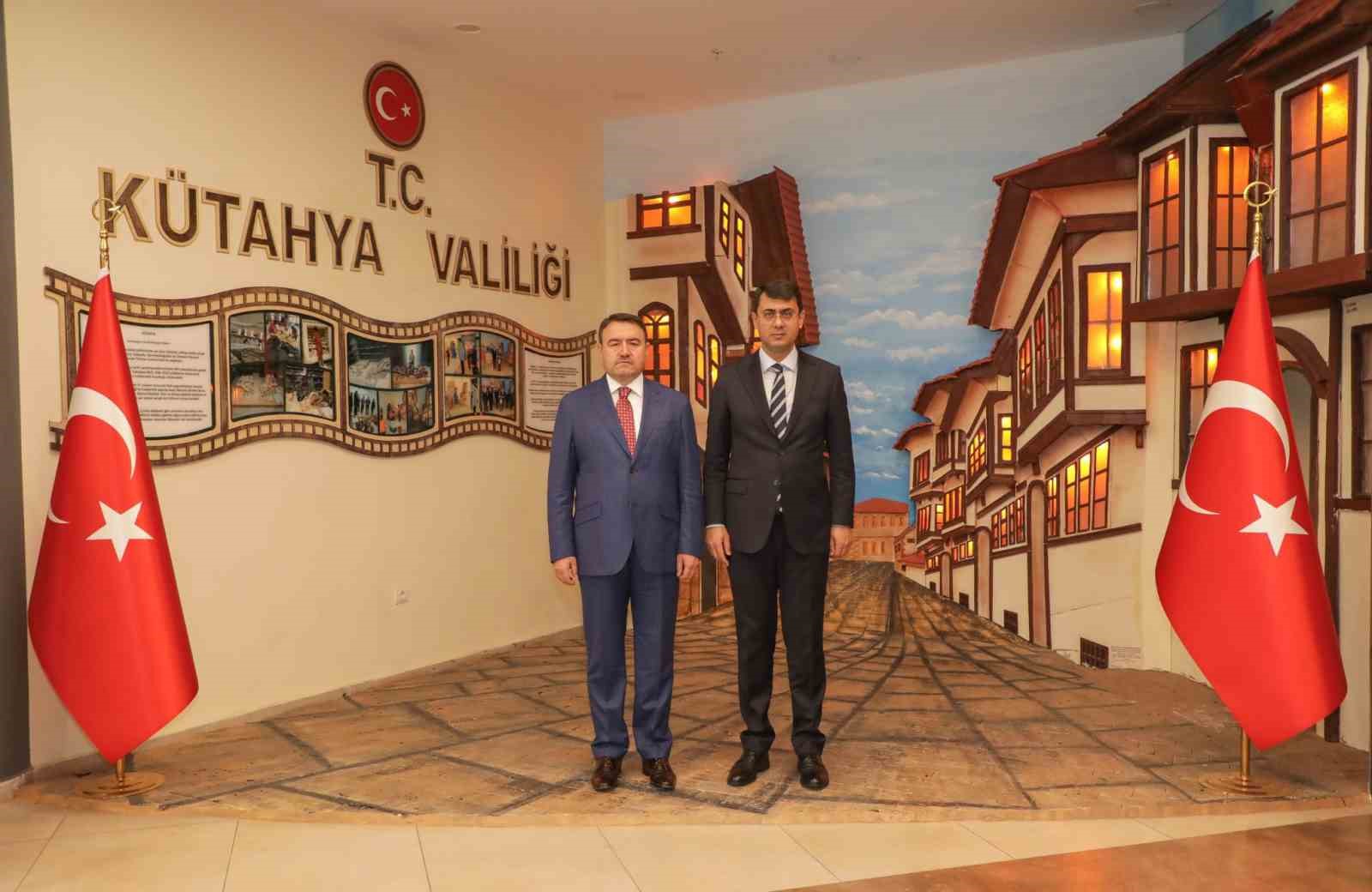 usak-valisi-kartal-dan-kutahya-valisi-isin-a-iade-i-ziyaret