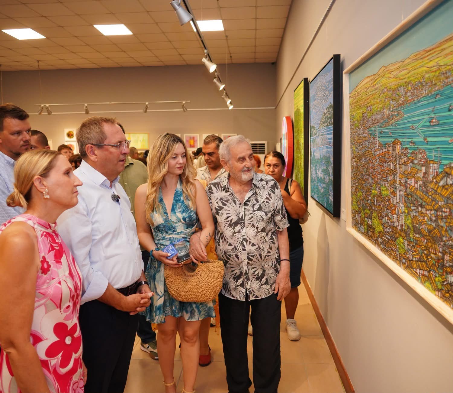 ayvalik-ta-ressam-devrim-erbil-ve-sanat-dunyasinin-usta-isimleri-bulustu