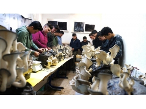 Hem Öğreniyorlar, Hem Kazandırıyorlar