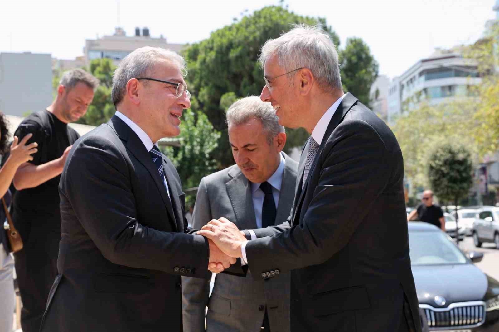 bakan-memisoglu-ndan-izmir-de-akademik-bulusma