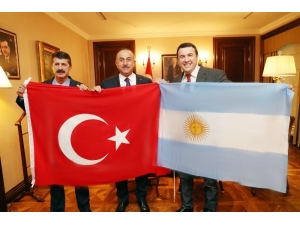 Arjantin’de Yaşayan Oyuncudan Bakan Çavuşoğlu’na Ziyaret