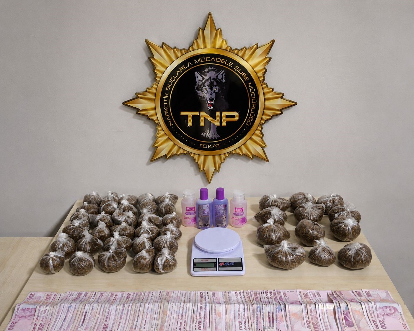 tokat-ta-zehir-tacirlerine-darbe-2-9-kilo-uyusturucu-ele-gecirildi