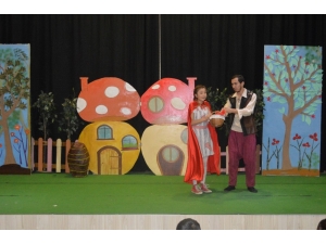 ‘Kırmızı Başlıklı Kız’ Kartepe’de