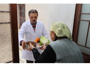 Niğde Belediyesinden İhtiyaç Sahiplerine Sıcak Yemek
