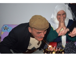 70 Yaşında İlk Kez Doğum Günü Kutladı