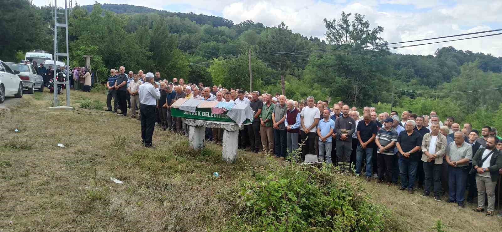 devrek-te-kaza-sonrasi-yanan-otomobilde-olen-surucu-topraga-verildi