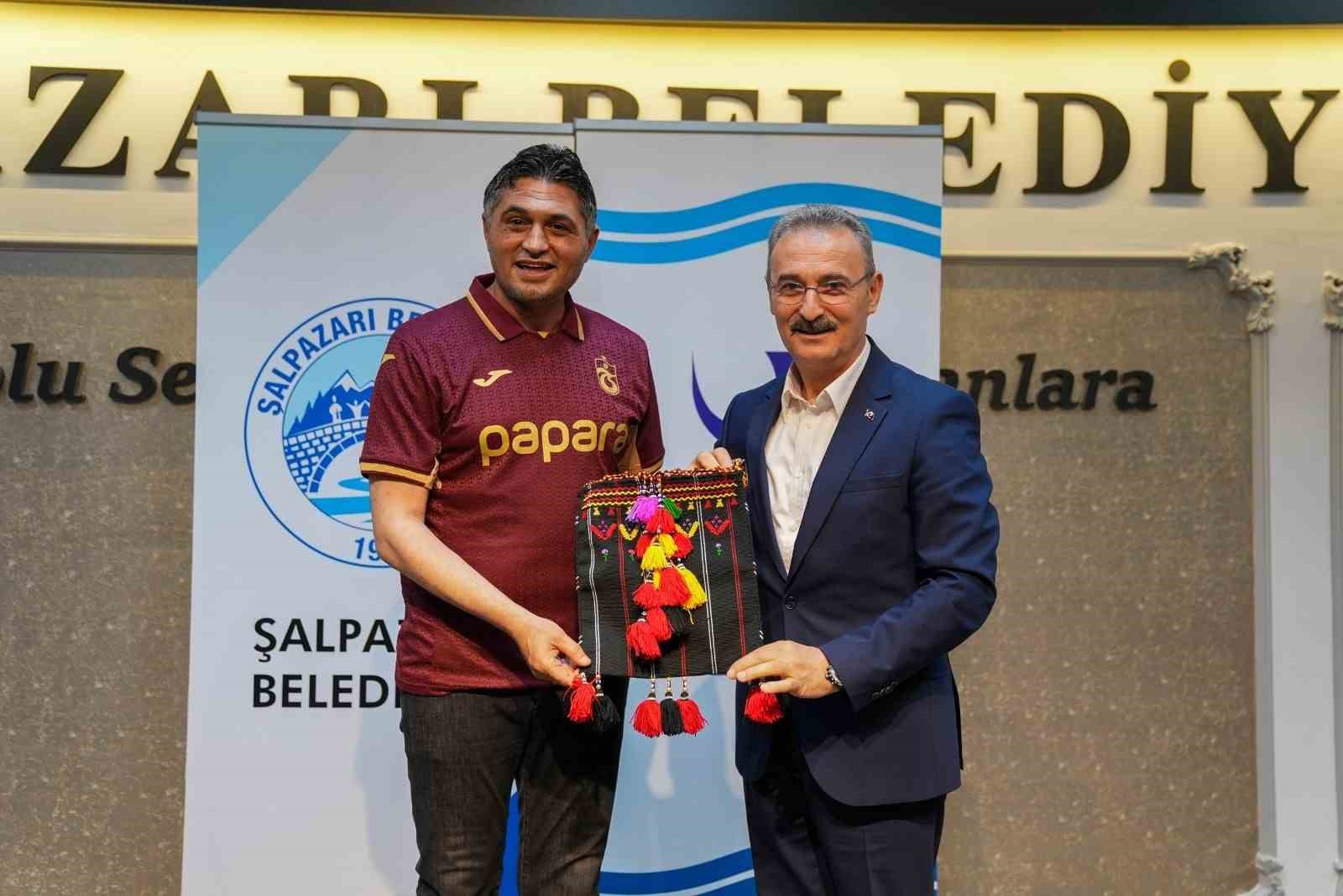 aliaga-dan-kardes-sehir-salpazari-na-ilk-resmi-ziyaret