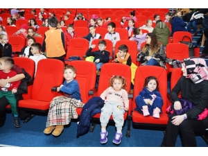 Kırmızı Başlıklı Kız Çocukların Beğenisini Kazandı