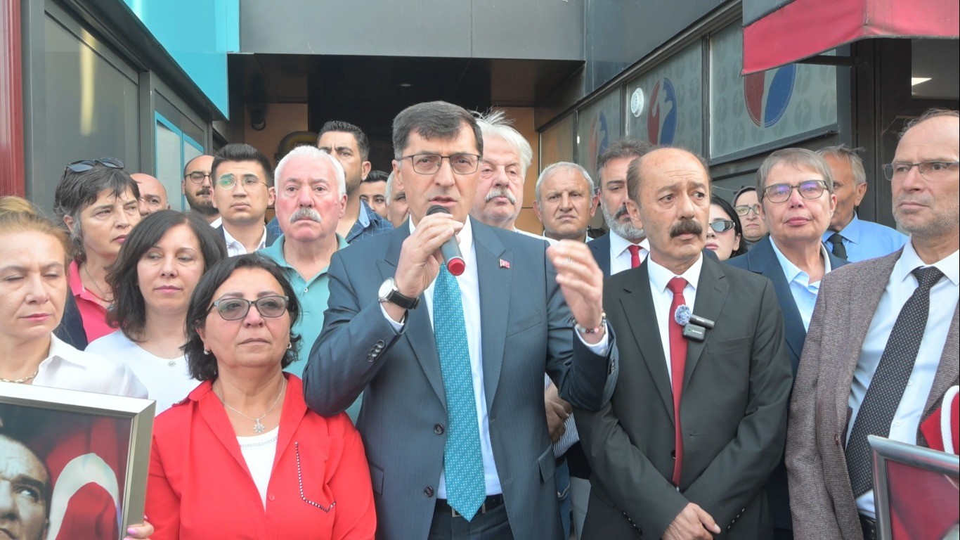 chp-kutahya-teskilati-nda-toplu-istifa-3-belediye-baskani-ile-birlikte-yeni-parti-ye-katildi