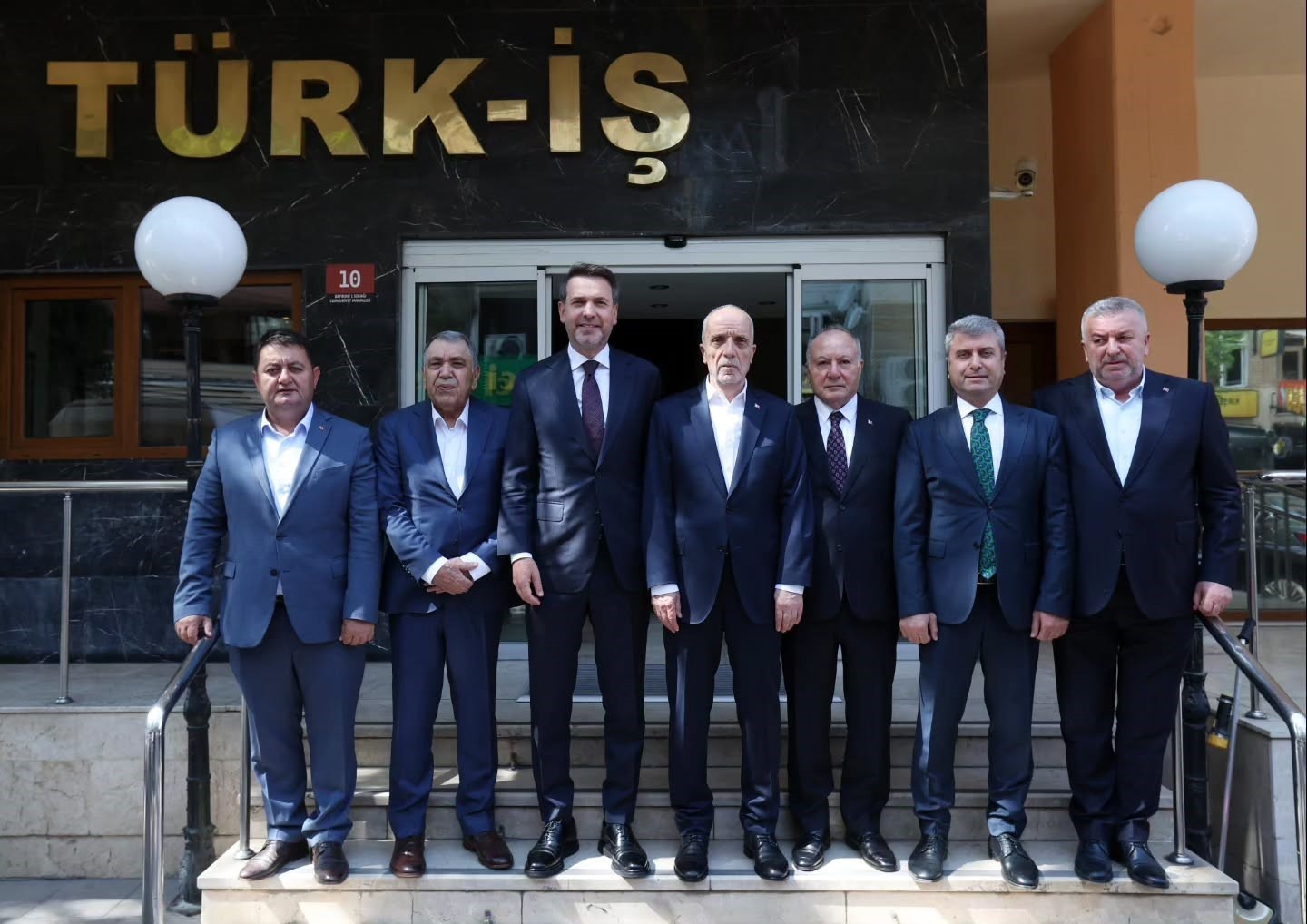 bakan-bayraktar-turk-is-genel-baskani-atalay-ile-bir-araya-geldi