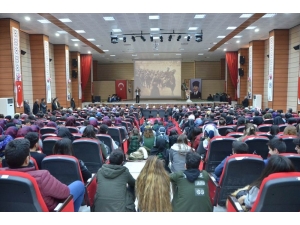 Tarihçi-yazar Talha Uğurluel’den Öğrencilere “Mehmetçik” Konulu Konferans