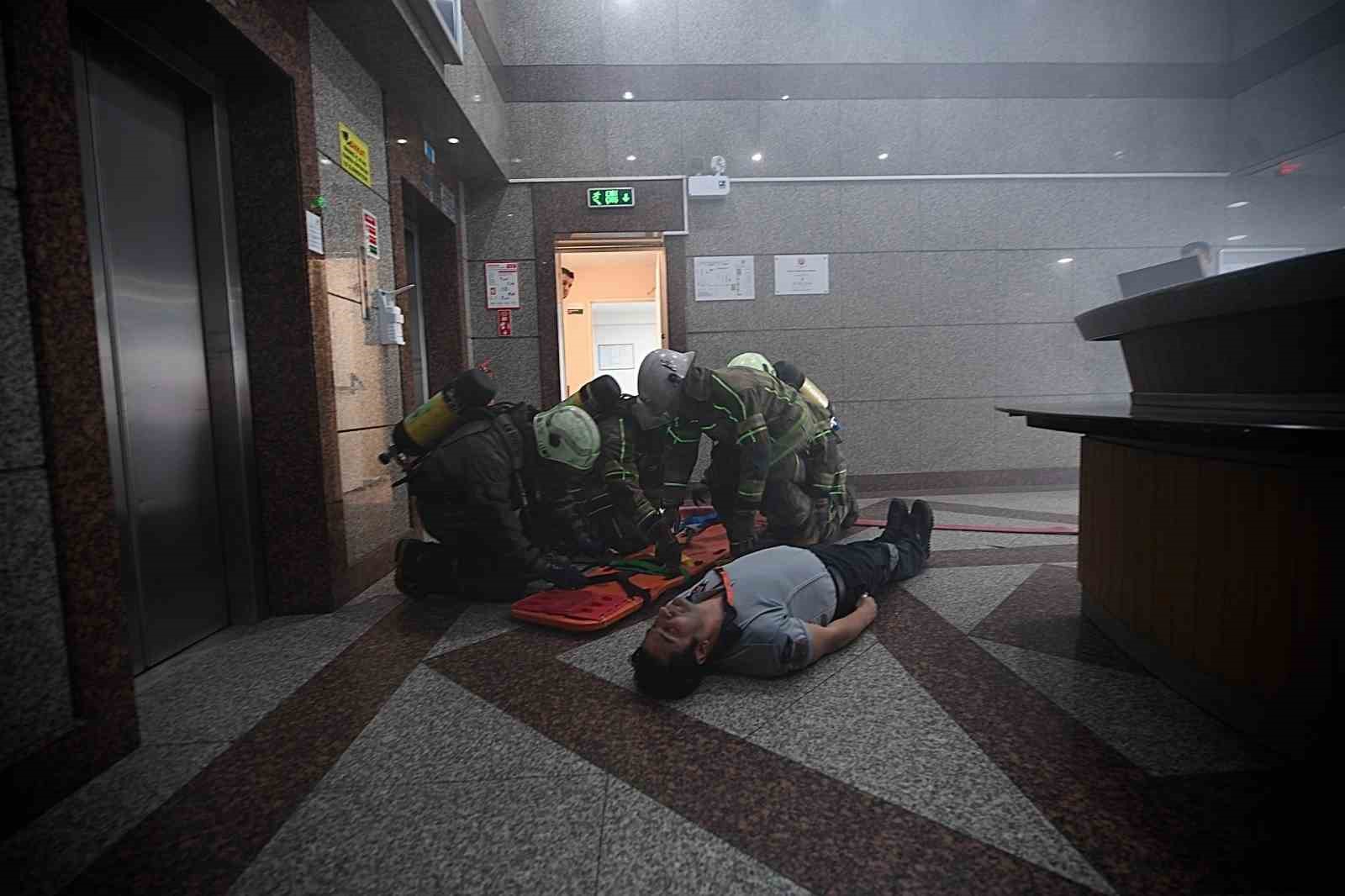 is-merkezinde-nefes-kesen-yangin-tatbikati