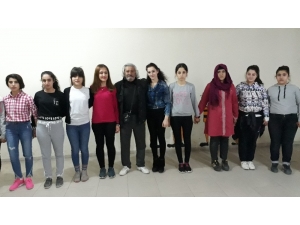 Hayatını Halk Oyunlarına Adadı