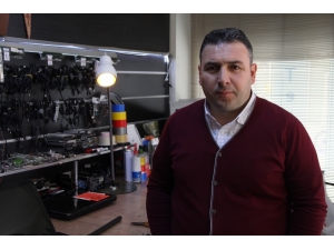 İş Yerini Hurdalar İle Dizayn Etti