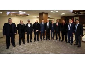 Başkan Karaosmanoğlu, “İslam Asla Özünden Kopuk Öğretilemez”