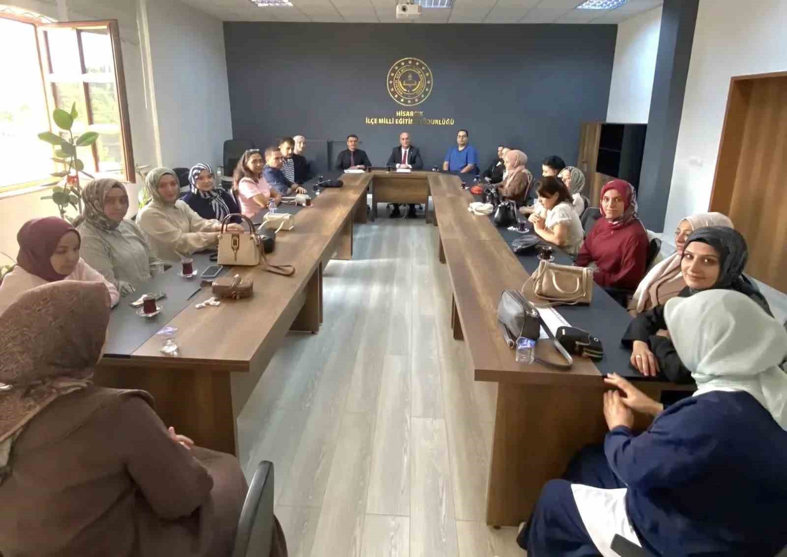 hisarcik-ta-ucretli-ogretmenlerle-yeni-egitim-yili-toplantisi