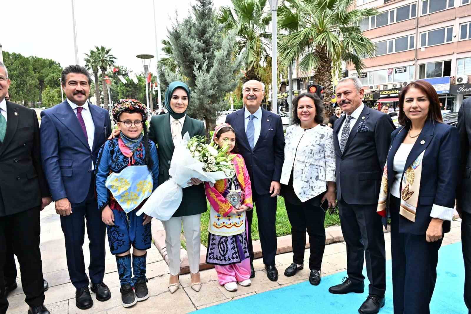 aile-ve-sosyal-hizmetler-bakani-goktas-denizli-valiligine-ziyaret-etti