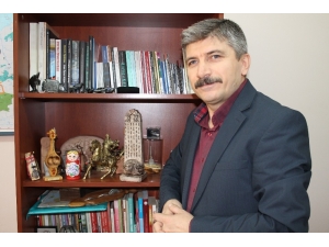 Erü’lü Akademisyen 10 Yıldır Türk Dünyası Ülkelerini Geziyor