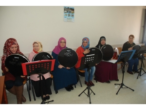 Bayanlardan Bendir Kursuna Büyük İlgi