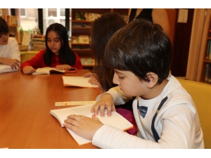 Her Ay Bir Araya Gelip Hem Kitap Okuyorlar Hem Tanışıyorlar