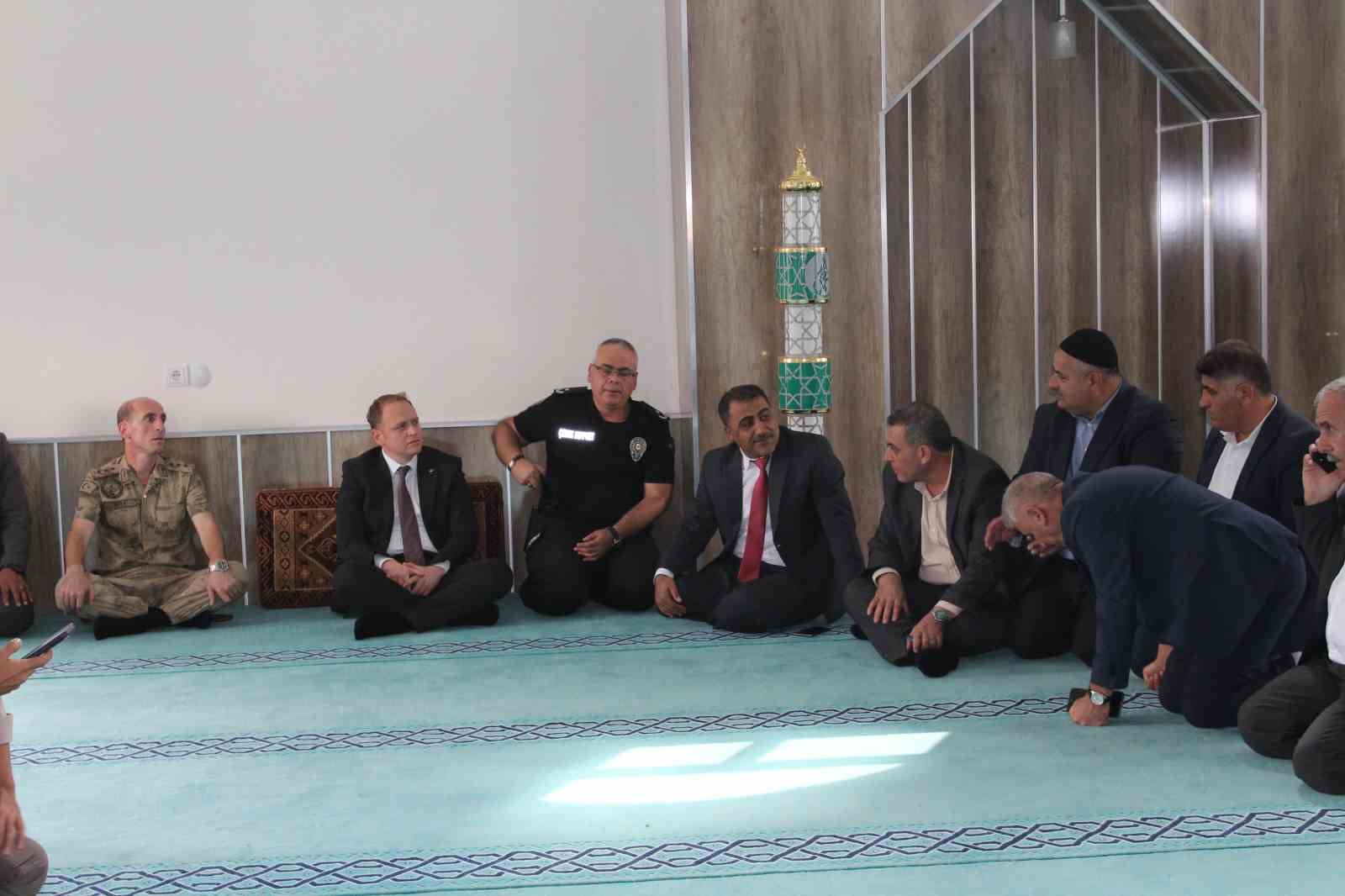 bulanik-ta-kirdar-ve-gul-aileleri-arasindaki-husumet-barisla-son-buldu