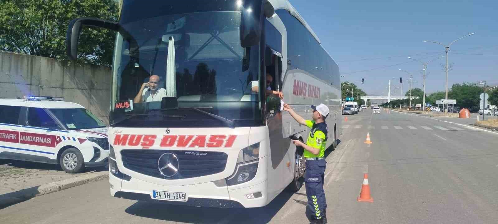 mus-ta-jandarmadan-sehirlerarasi-yolcu-otobuslerine-siki-denetim