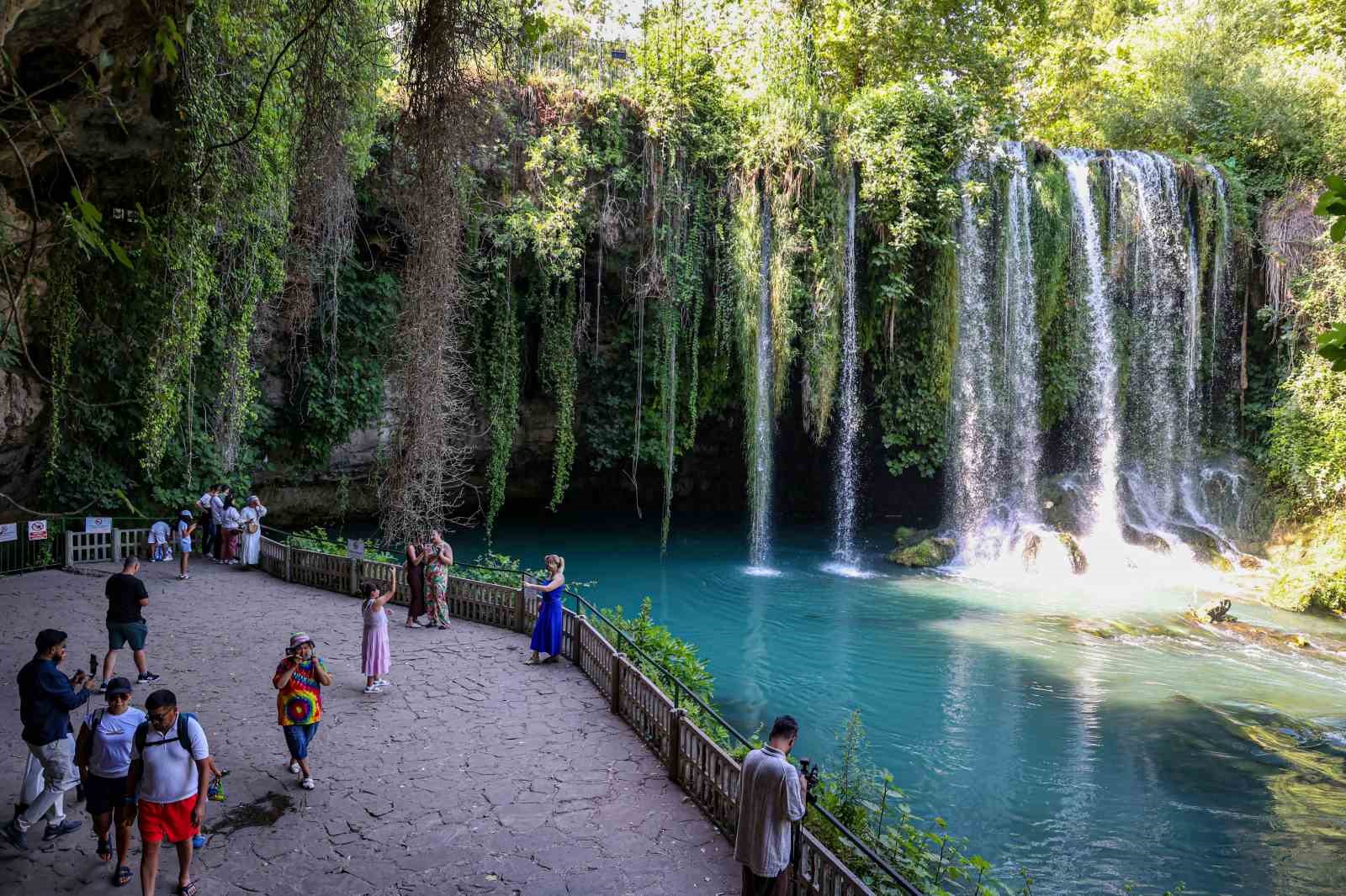 duden-selalesi-sicak-antalya-gunlerinde-ziyaretcilerine-serin-mola-mekani-oldu