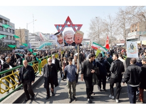 İran’da Devrimin 39. Yılı Kutlanıyor