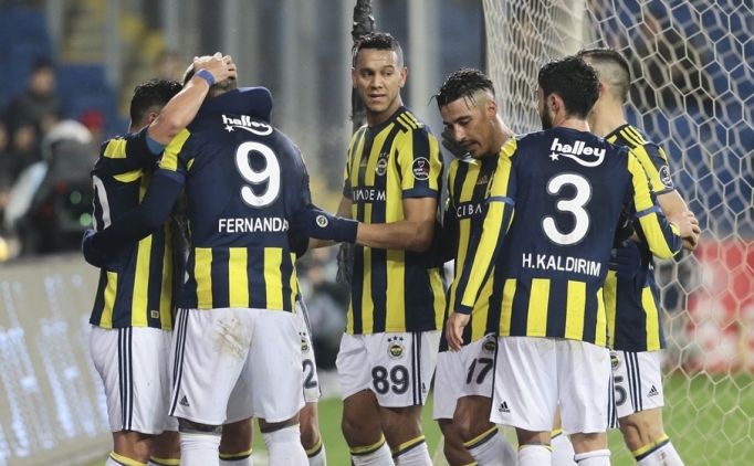 Fenerbahçe, Lider Başakşehir'i Devirdi