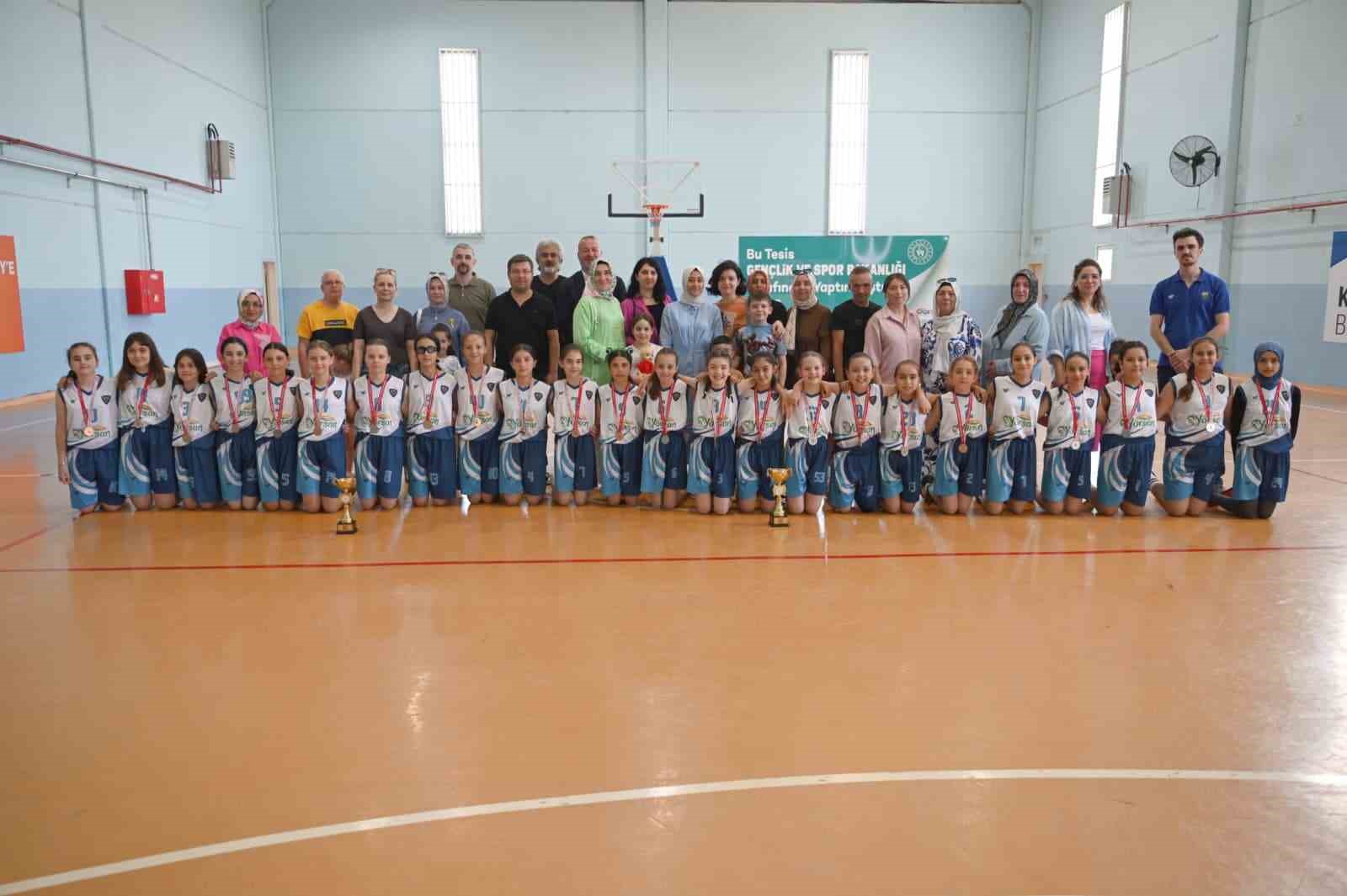 karacabey-belediyespor-da-kupa-sevinci