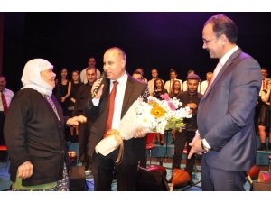 Fatma Nine Söylediği Türküyle Herkesi Coşturdu