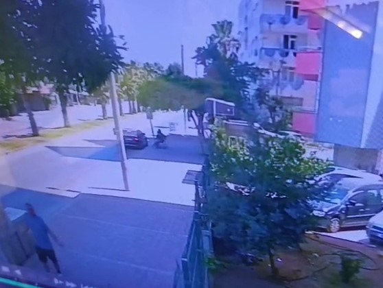 genc-kadini-cocugunun-yaninda-hem-dovduler-hem-de-videoya-cektiler