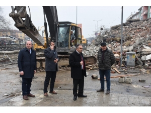 Düzce’de Rıhtım Caddesinde Yıkım Başladı