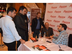 “Madalyasız”ın Yazarı Okuyucularıyla Buluştu