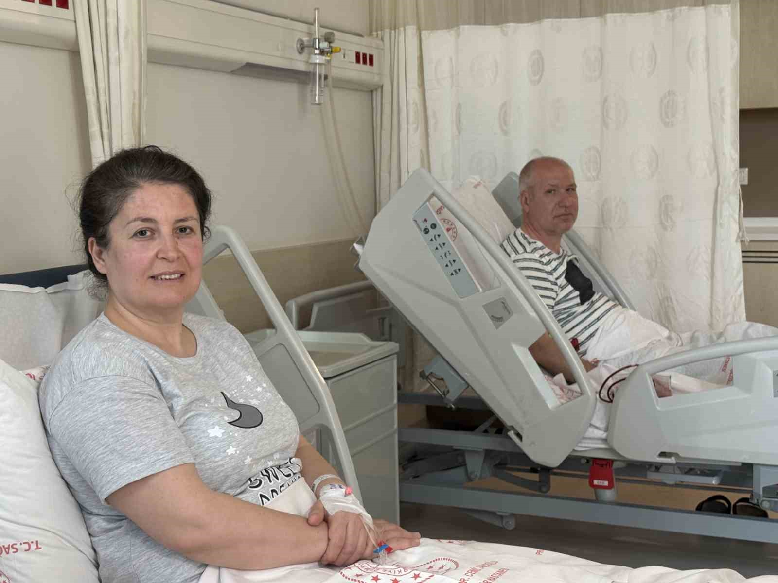 kari-koca-ayni-hastaliktan-ayni-gun-ameliyat-oldu-uzmanlar-uyardi-safra-kesesi-tasini-20-li-yaslarda-hasta-geliyor