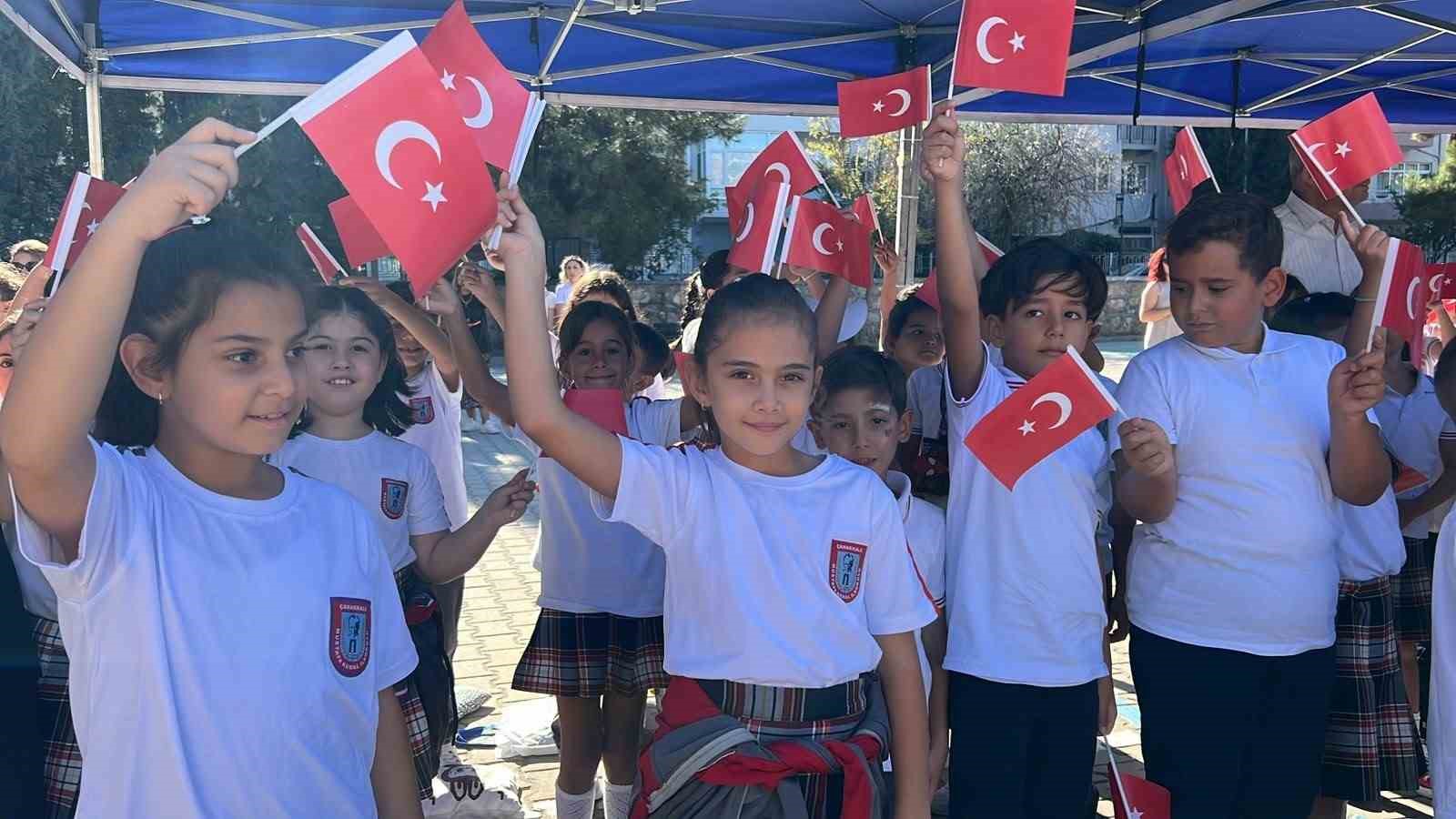 canakkale-de-80-bin-ogrenci-ders-basi-yapti