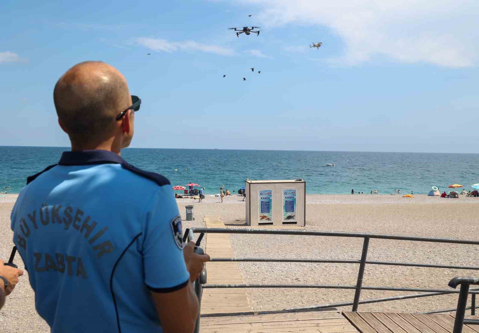 buyuksehir-zabitasi-konyaalti-sahili-nde-dron-destegiyle-denetimlerini-surduruyor