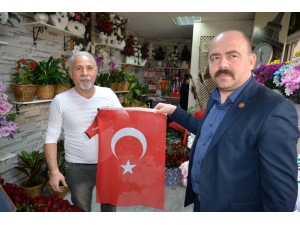 Bozüyük Ülkü Ocakları Bayrak Dağıttı