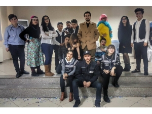 Akyazı’da“bir Tutam Gençlik” Oyunu Sahnede