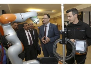 Mersin’de ’Endüstri 4.0 Ve Geleceğin Teknolojileri’ Tanıtıldı