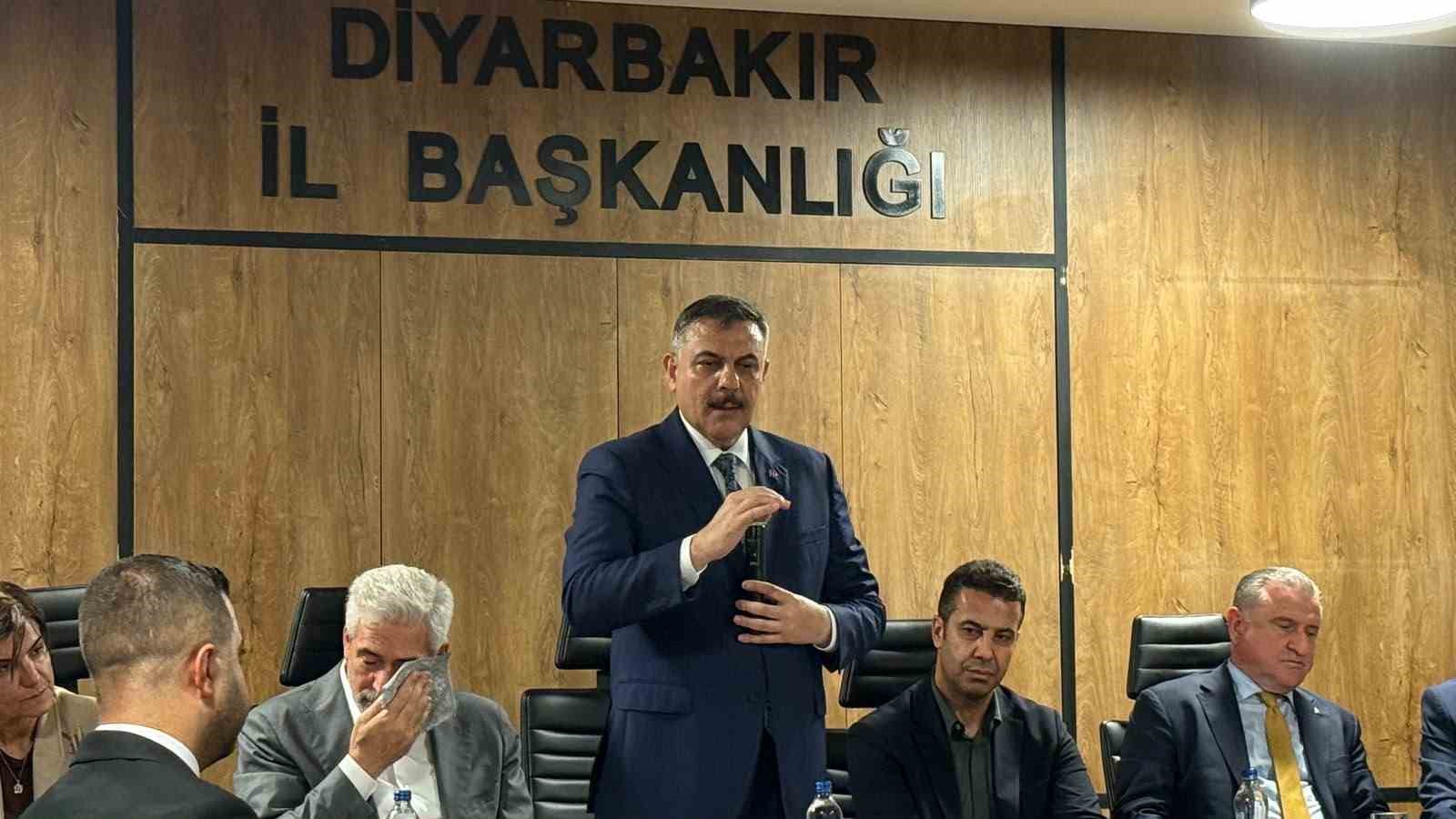 icisleri-bakani-ciftci-ve-genclik-ve-spor-bakani-bak-amedspor-erzurumspor-macini-izleyecek