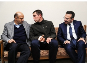 Başbakan Yardımcısı Fikri Işık, Afrin Gazisi Astsubay Çavuş Vedat Öz’ü Ziyaret Etti
