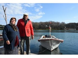 53 Senedir Bir Yastığa Baş Koyuyorlar