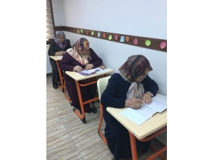 Vezirçiftliği Semt Konağında 7’den 70’e Herkes Eğitim Alıyor