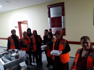 Hastanede Tedavi Gören Askerlere Ev Yemeği