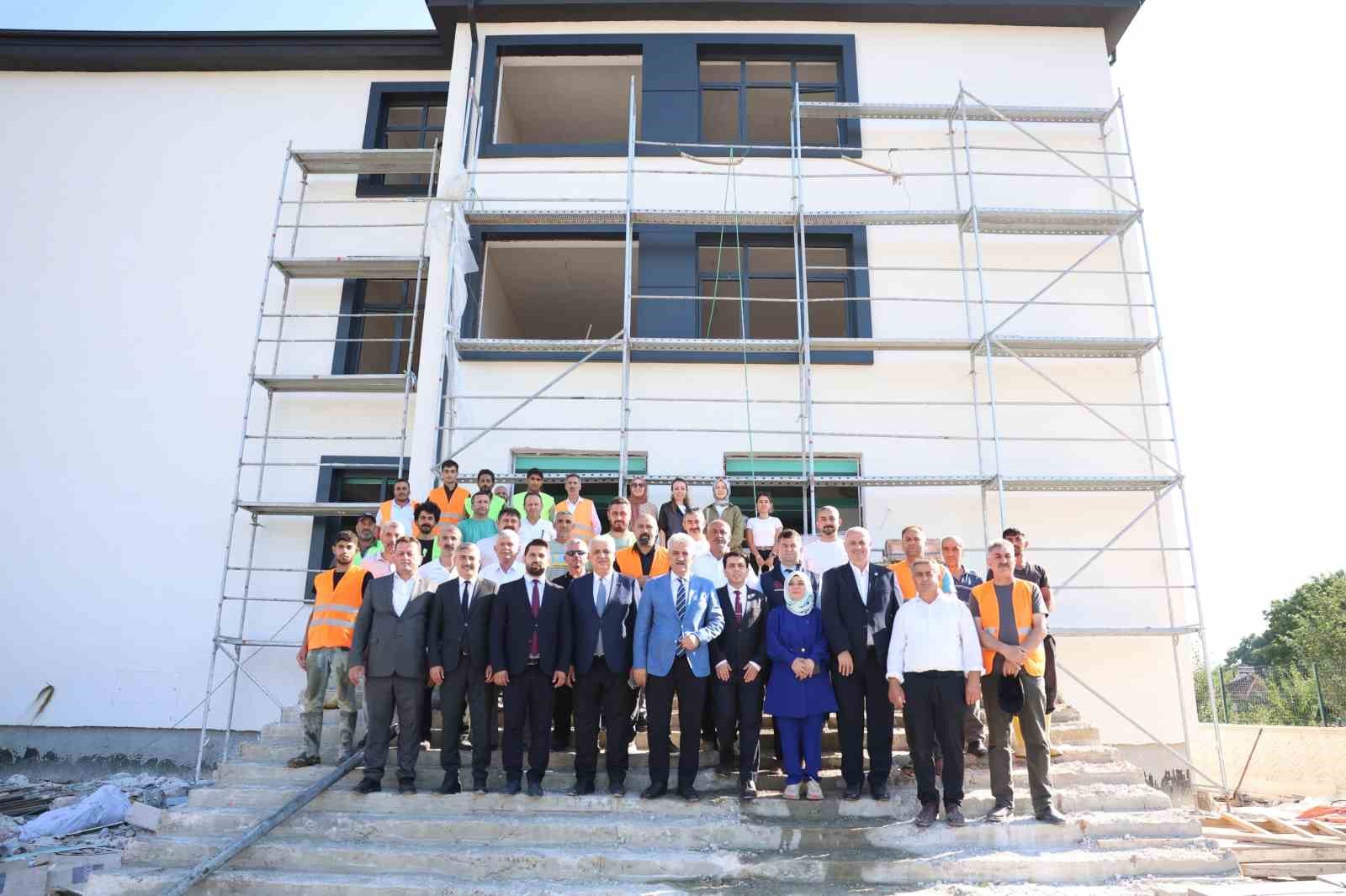 dikmeli-ilkokulu-yeni-egitim-donemine-hazirlaniyor